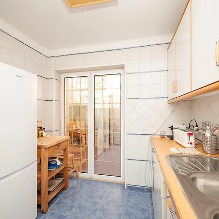 Apartment Estrela Terrace By Hosty Lissabon